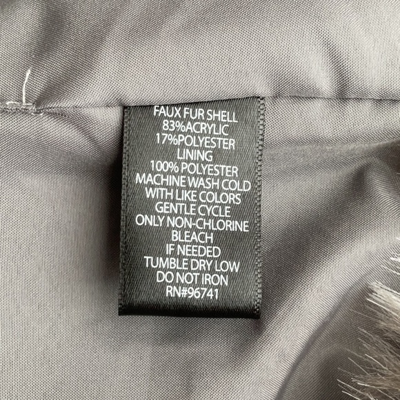 Signature Studio Faux Fur Vest - Picture 4 of 5